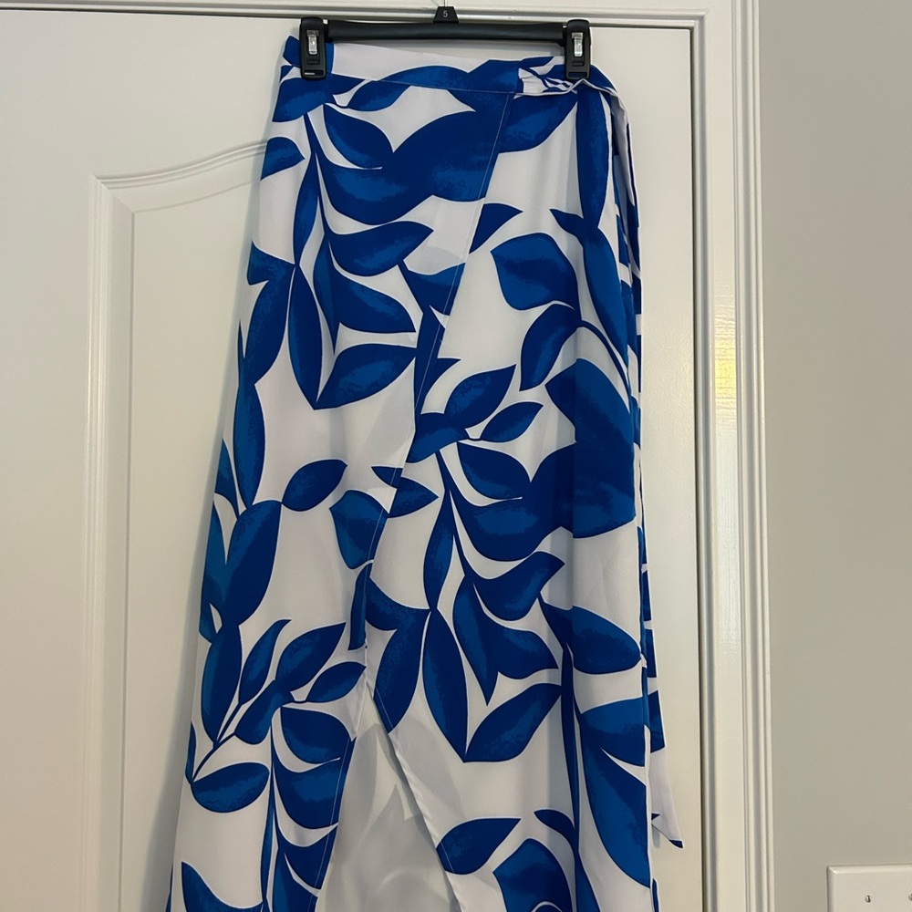Blue and White Leaf Print Skirt